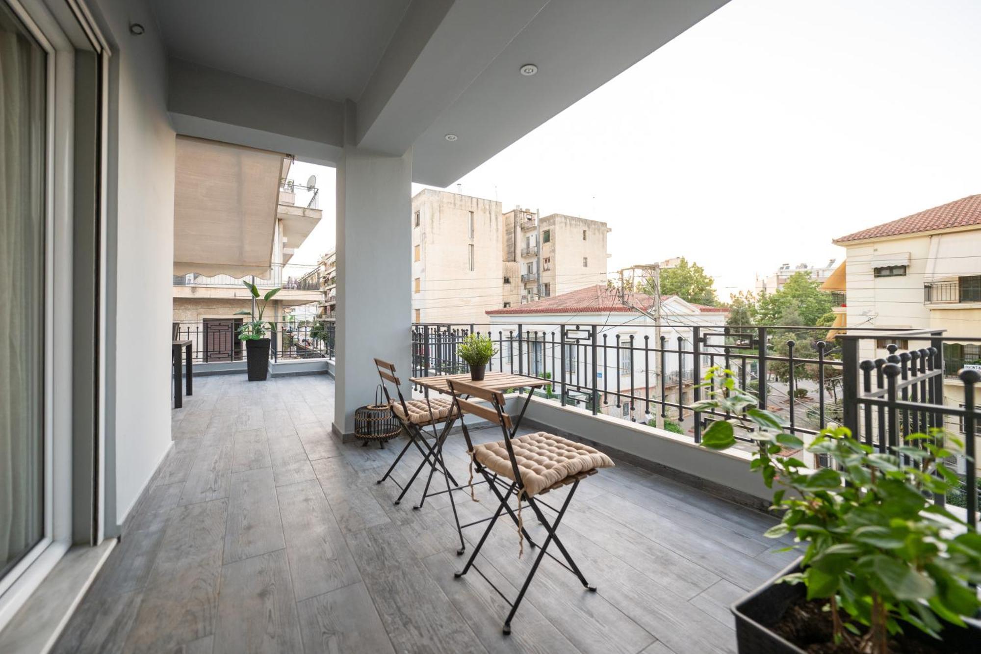 Il Centro Apartment Aigio Exterior photo